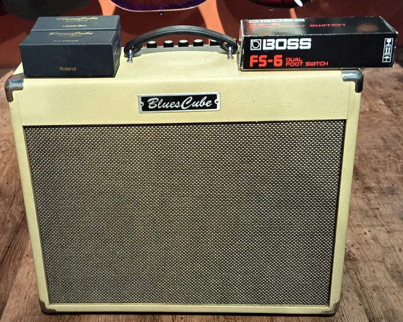 ROLAND BLUES CUBE STAGE AMPLIFICADOR GUITARRA + 2 TONE CAPSULE Y FS6. SEGUNDA MANO