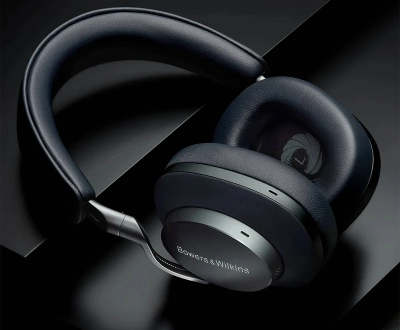 PX8 007 Audifonos circumaurales con cancelación de ruido Edición Especial | B&W