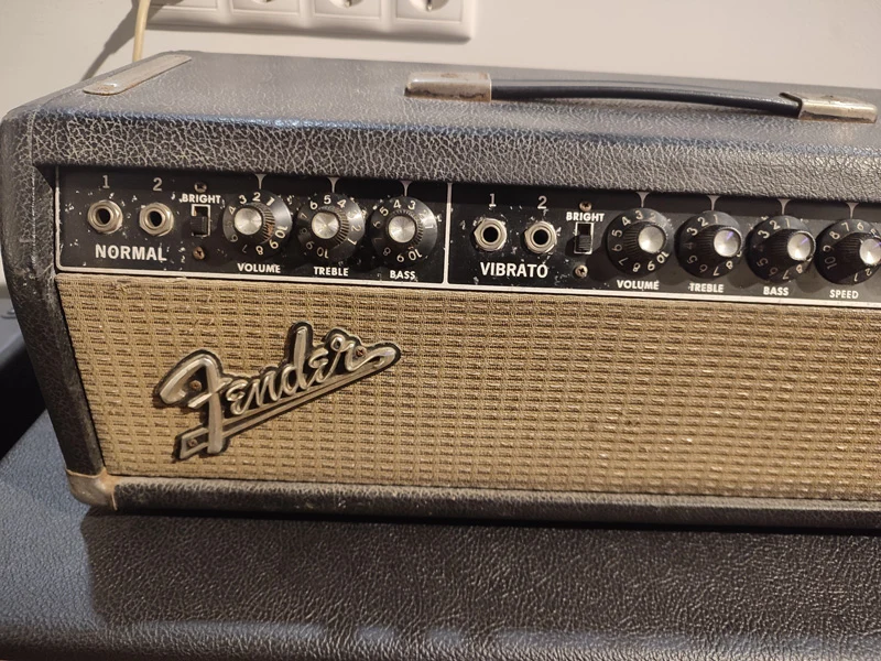 FENDER TREMOLUX 1964 AMPLIFICADOR CABEZAL GUITARRA. SEGUNDA MANO